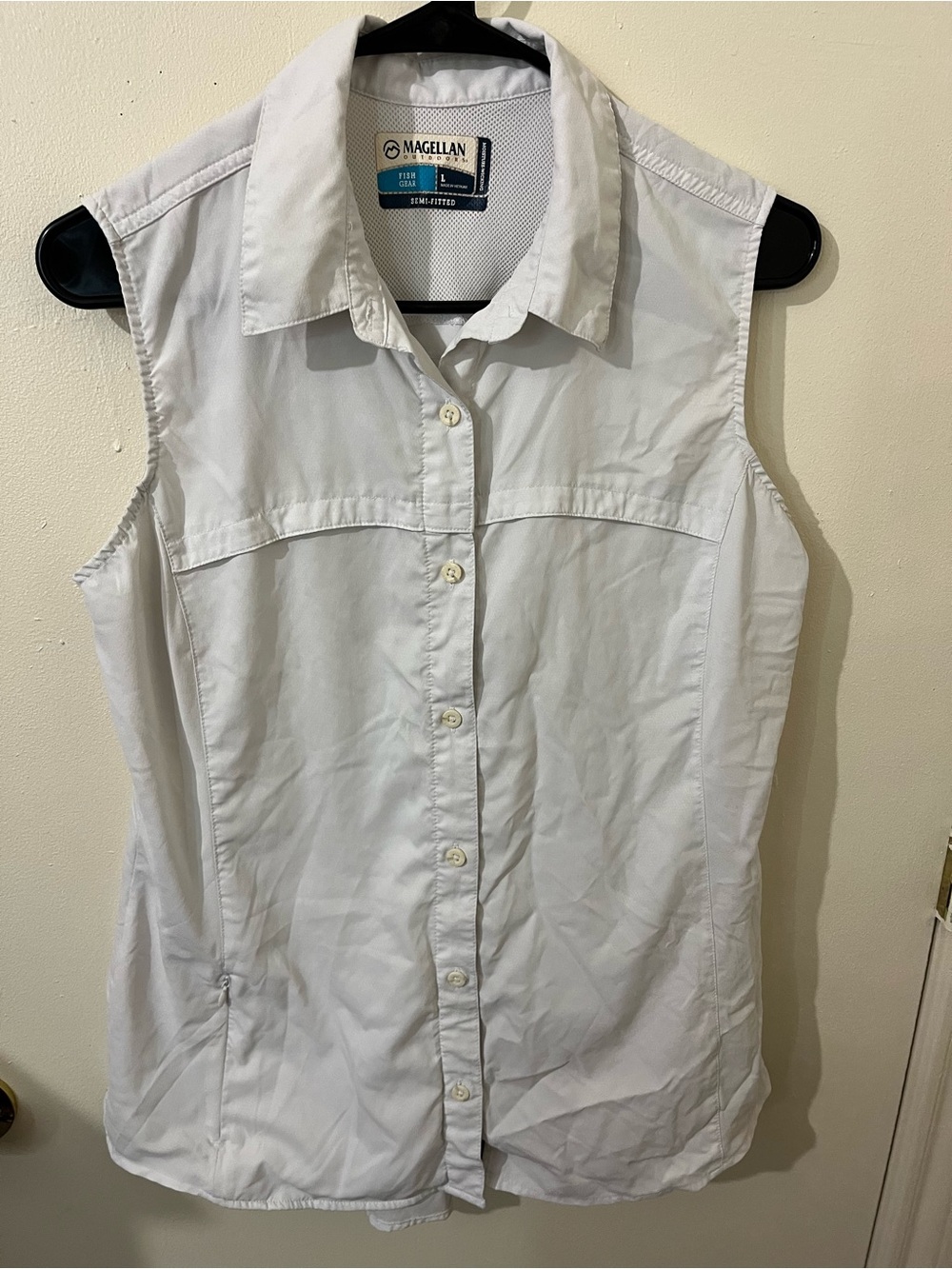 Magellan Outdoors White Sleeveless Button-Down Shirt